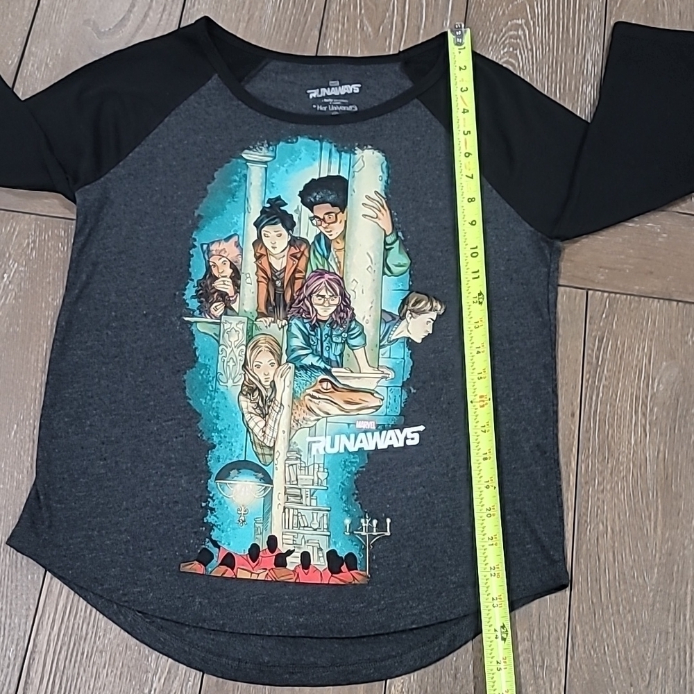 Marvel Runaways A Hulu Original by Her Universe Raglan TShirt Size S - Picture 8 of 8